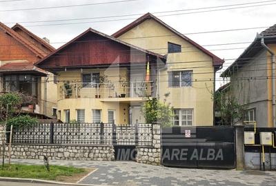 Casă individuală cu 6 camere cu Canalizare în Cetate - 1