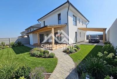 Casă individuală cu 4 camere cu Canalizare în Șura Mică