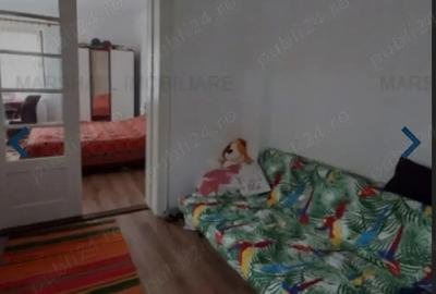 Vand casa cu 3 camere CENTRAL