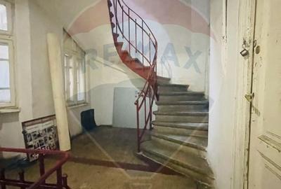 Casă cu 10 camere cu Teren 93 Mp în P-ța Unirii - 3