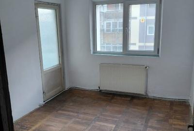 Vând apartament 4 camere Reșița - 3