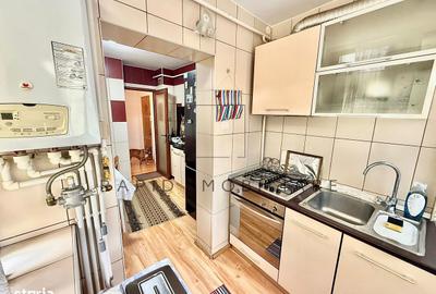 Apartament cu 3 camere decomandat în Piața Centrală