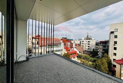 Apartament cu 4 camere decomandat în Herăstrău