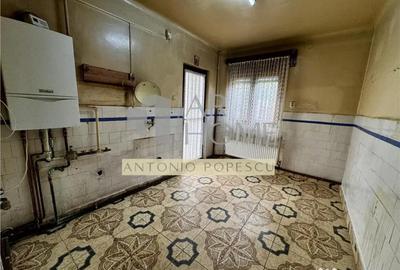 Casă cu 3 camere cu Canalizare în Central