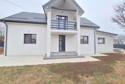 Casă individuală cu 5 camere cu Teren 550 Mp în 9 Mai - 1