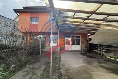 Casă individuală cu 8 camere cu Teren 453 Mp în 1 Mai - 2