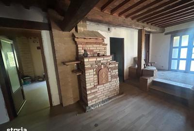 Casă cu 9 camere cu Teren 2342 Mp în Piatra Șoimului