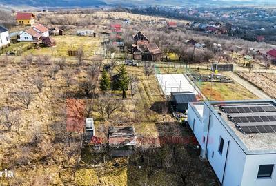 Teren de 2000 mp, în Roșia - 2