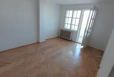 Apartament cu 3 camere decomandat în Central - 1