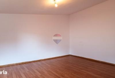 Casă cu 9 camere cu Teren 160 Mp în Chitila