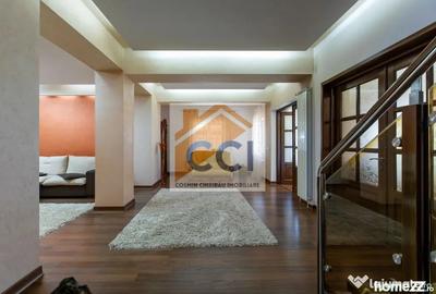 Casă cu 7 camere cu Teren 397 Mp în Central