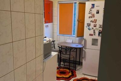 Garsonieră decomandată în Vest