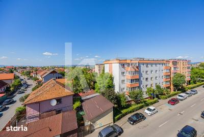 Apartament cu 3 camere decomandat în Florilor