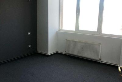 Spațiu comercial, de 92 mp, în Central - 3