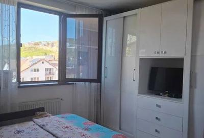 Apartament cu 3 camere semidecomandat în Grigorescu