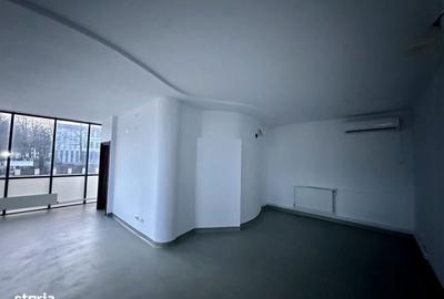 Spațiu comercial, de 1,080 mp, în Central - 6