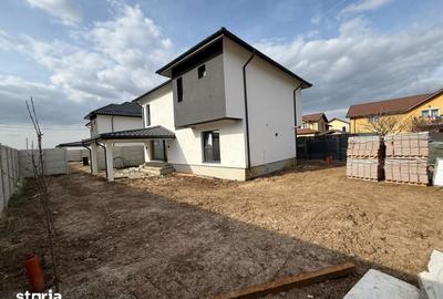 Casă cu 4 camere cu Teren 400 Mp în Domnești - 2