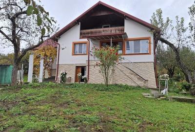 Casă cu 5 camere cu Teren 1200 Mp în Central