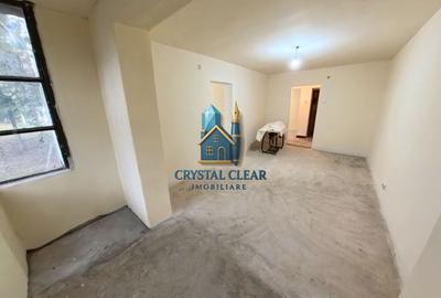 Apartament cu 3 camere semidecomandat în Aleea Carpați