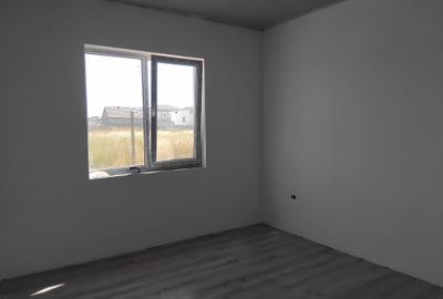 Casă cu 4 camere cu Teren 400 Mp în Sud