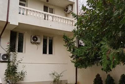 Casă cu 9 camere cu Canalizare în Parcul Carol - 2