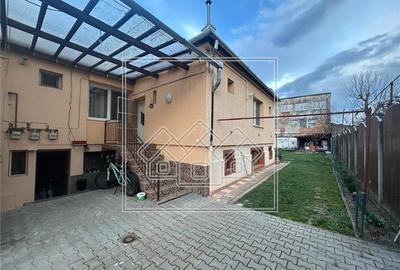 Apartament cu 2 camere decomandat în Lupeni