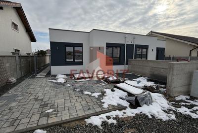 Duplex cu 4 camere cu Canalizare în Moșnița Nouă - 2