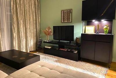 Apartament cu 3 camere decomandat în Victoriei