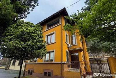 Casă cu 5 camere cu Teren 140 Mp în Victoriei