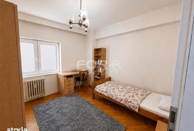 Apartament cu 3 camere decomandat în Central
