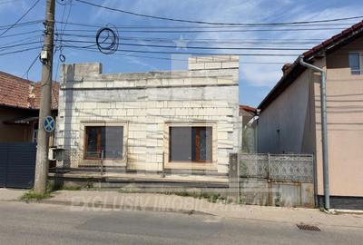Casă individuală cu 4 camere cu Canalizare în Lipoveni - 1