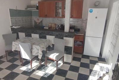 Casă cu 3 camere cu Teren 1440 Mp în Central - 1