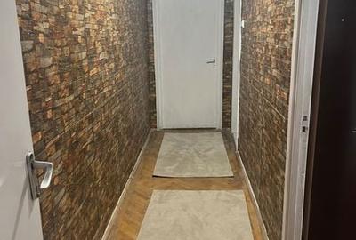 Apartament cu 3 camere semidecomandat în Gării