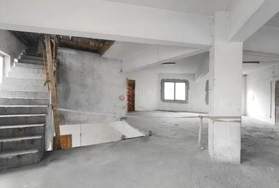 Spațiu comercial, de 1,600 mp, în Central - 8