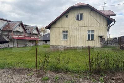 Casă cu 4 camere cu Teren 1300 Mp în Dealu