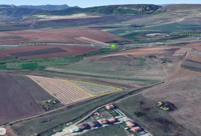 Teren de 8700 mp, în Central