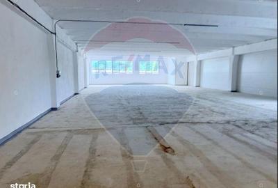 Spațiu comercial, de 1,370 mp, în Central - 4