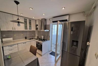 Apartament cu 3 camere decomandat în Băneasa