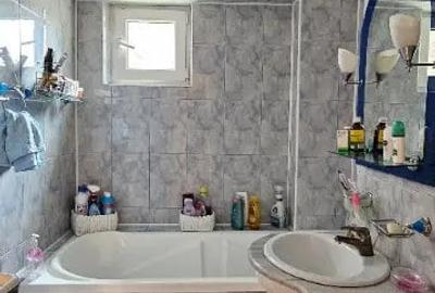 Apartament cu 3 camere decomandat în Calea Romanului