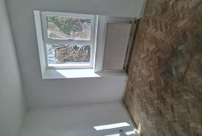 Apartament cu 3 camere decomandat în Exterior Vest