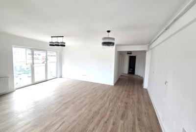 Apartament cu 3 camere semidecomandat în Dâmbul Rotund