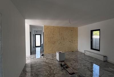 Casă cu 3 camere în Exterior Vest