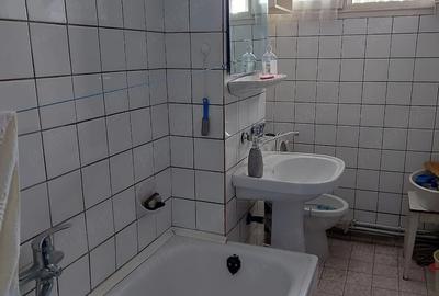 Apartament cu 2 camere semidecomandat în 9 Mai