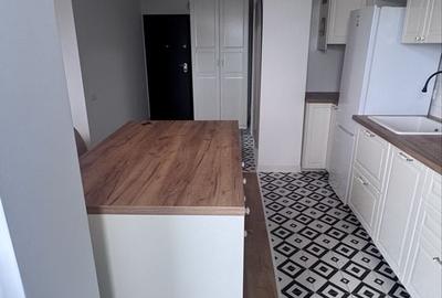 Apartament semidecomandat în Sisești