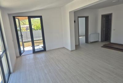 Casă cu 3 camere în Traian - 5