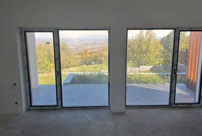 Casă cu 5 camere cu Teren 500 Mp în Central