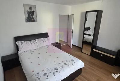 Casă cu 8 camere cu Teren 400 Mp în Zamora