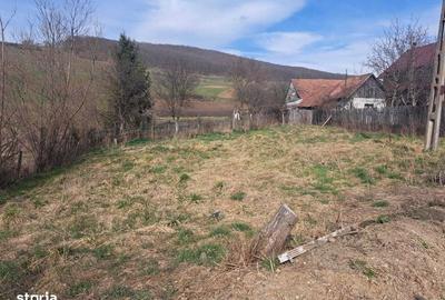 Teren de 400 mp, în Vâlcele