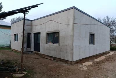 Casă cu 4 camere cu Teren 300 Mp în Coșoveni