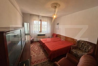 Apartament cu 3 camere semidecomandat, mobilat în Micro 9